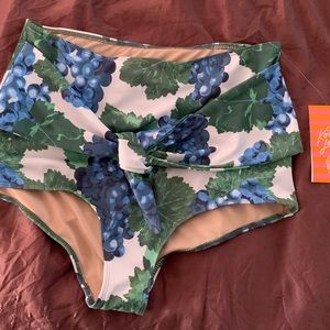 Kortni Jeane grapevine swimmers tie front LG